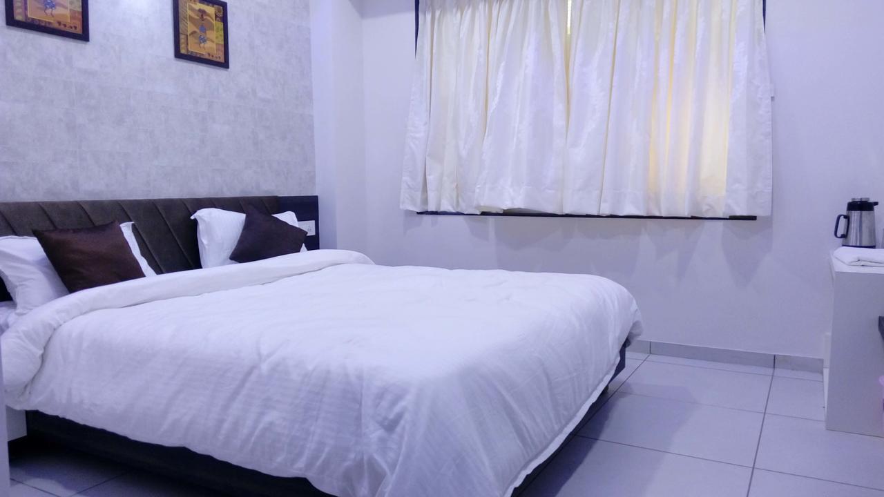Hotel Best Velly Gandhinagar Esterno foto